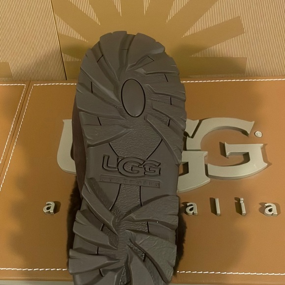 New Women’s UGG Coquette Chocolate Brown Slip On Sheepskin Slippers Cloth Tag - Picture 7 of 7